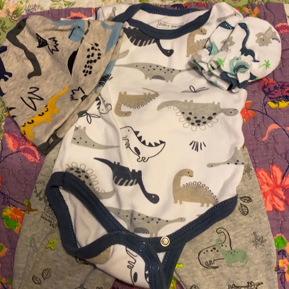 Other - ☀️2 for $15☀️Four piece baby set dinosaur themed